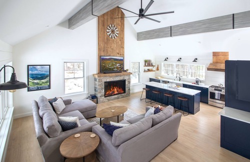 Tamworth House | Modern Barn Home: Gateway to NH's Lakes and Mountains