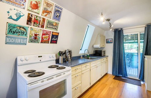 Grayland Apartment | Cozy Grayland Getaway: Steps from the Beach with Ocean View