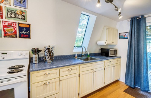 Grayland Apartment | Cozy Grayland Getaway: Steps from the Beach with Ocean View