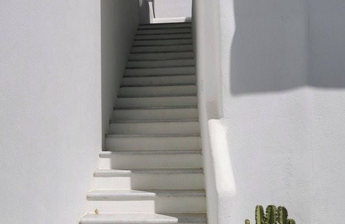 Agios Prokopios Apartment | Charming Greek Apartment – Relax on the Rooftop with Sea View, 60m to the beach