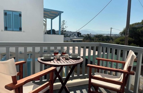 Agios Prokopios Apartment | Charming Greek Apartment – Relax on the Rooftop with Sea View, 60m to the beach