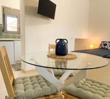 Ialyssos Apartment | Charming Greek-Style Guest House