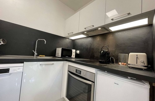 La Rochelle Apartment | Cozy 2-Bedroom Apartment in La Rochelle with Pool & Spa