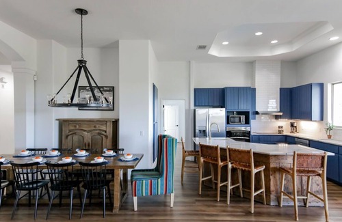 Austin House | Relaxing Retreat with Pool, Spa & Game Room - Sleeps 28!