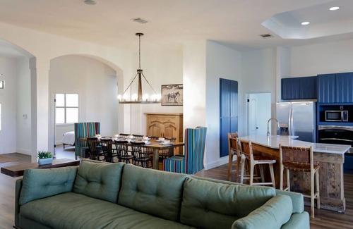 Austin House | Relaxing Retreat with Pool, Spa & Game Room - Sleeps 28!