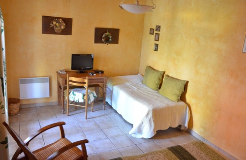Prunete Hotel | Inviting Rooms with Pool, Steps from Sea and Mountains