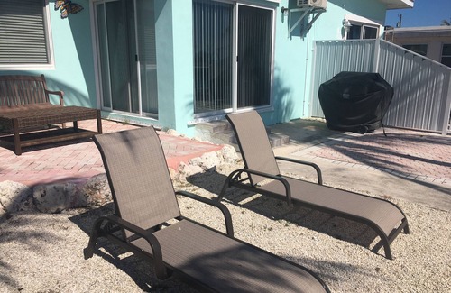 Marathon House | Exquisite Half Duplex with Ocean View and Spa Amenities