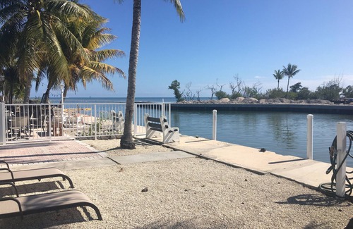 Marathon House | Exquisite Half Duplex with Ocean View and Spa Amenities