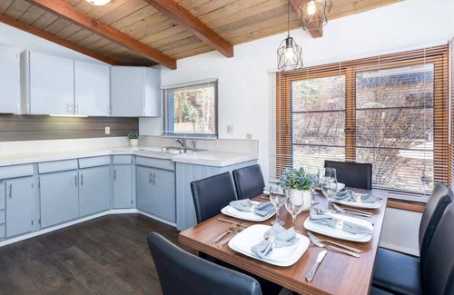 Downtown Apartment | Charming Half Duplex w/ Backyard in the Aspen Core!