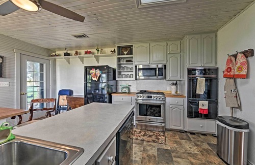 Energy House | Idyllic Hamilton Farmhouse with Scenic Country Views