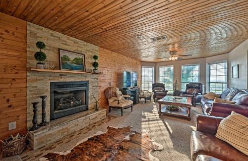 Energy House | Beautiful Hamilton Farmhouse with Scenic Country Views
