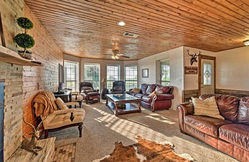 Energy House | Beautiful Hamilton Farmhouse with Scenic Country Views
