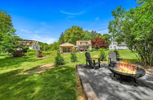 Cumbola Apartment | Tranquil Hammock Retreat by the River Awaits You