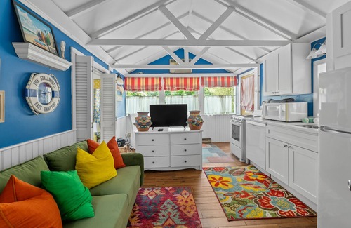 Springs Cottage | Inviting Hamptons Cottage with Ocean Views & Full Kitchen