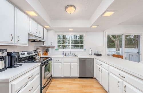 Hampton Bays House | Beachside Hamptons Home with Private Pool and Ocean View