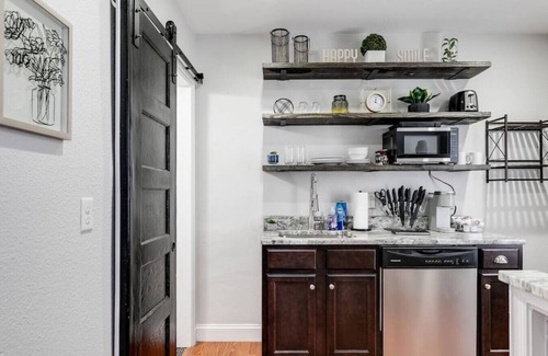 Church Hill Apartment | Delightful 1-Bed Oasis: RVA Retreat with Breakfast Included!