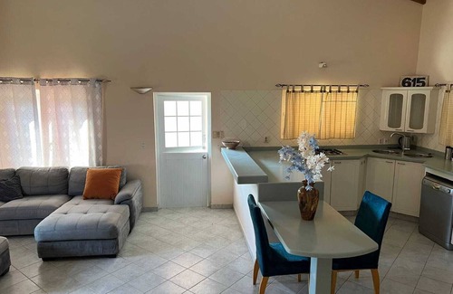 Willemstad House | Charming & Harmonious 3-bedroom house with WiFi and AC in vibrant Willemstad