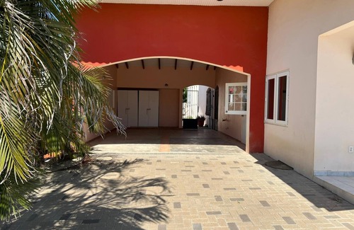 Willemstad House | Charming & Harmonious 3-bedroom house with WiFi and AC in vibrant Willemstad