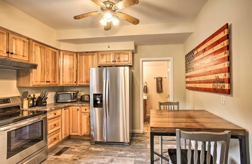 Mullan House | Cozy Retreat - Walk to Town & Close to Skiing Adventures