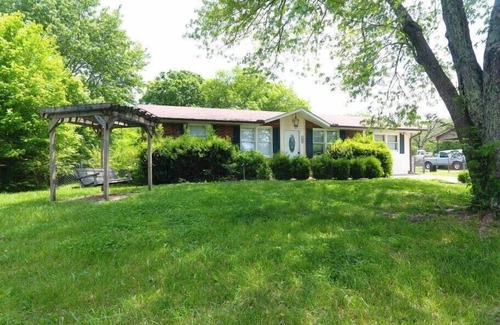 Hendersonville House | Convenient Hendersonville Stay with Fenced Backyard Access