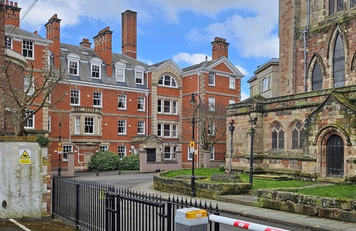 Shrewsbury House | Tranquil Retreat in Shrewsbury with Family-Friendly Amenities