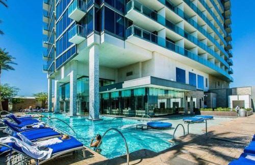 Las Vegas Hotel | Charming High Floor STRIP VIEWS Palms Studio 30306