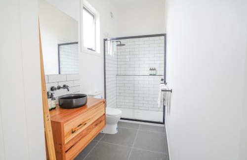 Highton House | Inviting Highton Hideaway Near CBD & Surf Coast