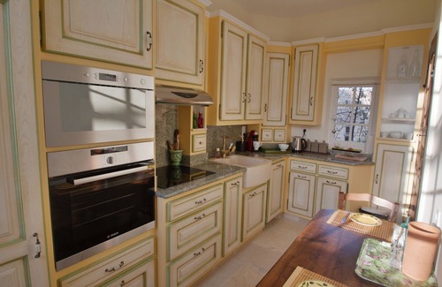 Vaison-la-Romaine House | Historic Retreat in Medieval City with Spa & Breakfast