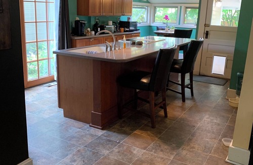 Granville House | Charming Historic 4-bedroom House in Downtown Granville with AC and WiFi