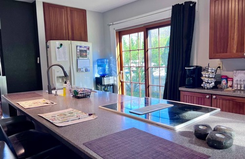 Granville House | Charming Historic 4-bedroom House in Downtown Granville with AC and WiFi