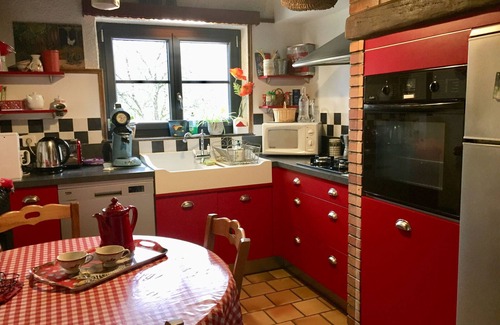 Vadelaincourt Cottage | Pet-Friendly Gite Vadelaincourt with Spa & Breakfast