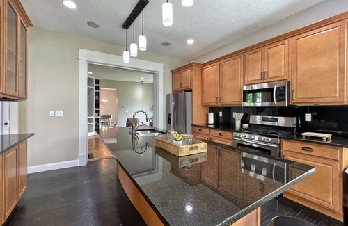 Des Moines House | Charming Historic Home with Modern Comforts ~Near Drake and Downtown!