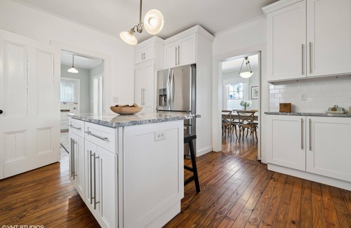 Warwick House | Historic Home with Spa, Hot Tub & 10/10 Guest Rating