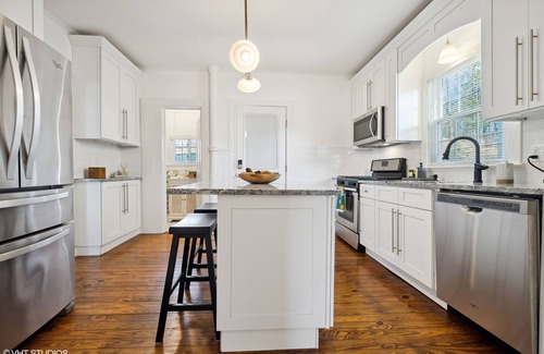 Warwick House | Historic Home with Spa, Hot Tub & 10/10 Guest Rating