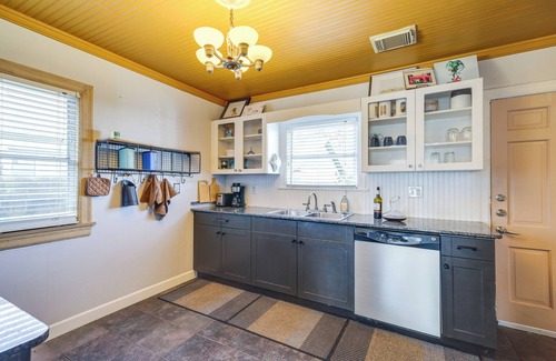 Neartown House | Historic Houston Home with Yard & Pet-Friendly Amenities