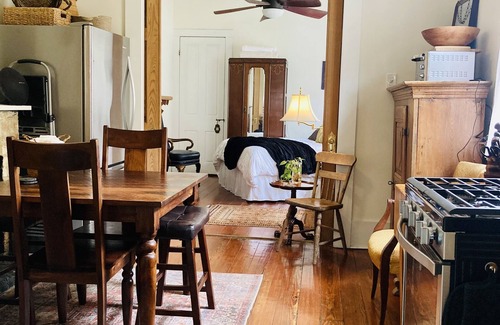 Faubourg Marigny Cottage | Historic Marigny Cottage: Walkable Gem with Pool & Spa