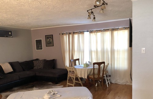 Shoreacres House | Charming historical pet friendly home near the bay