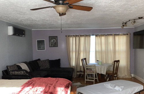 Shoreacres House | Charming historical pet friendly home near the bay