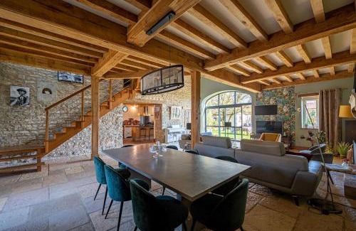 Montceau-et-Echarnant House | Escape to Les Coquelicots: 4-Star Oceanfront Retreat