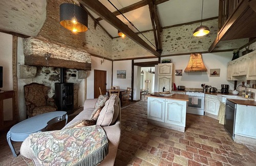 Saint-Jean-de-Duras Other | Exceptional Wine Country Retreat with Pool and Ocean Views