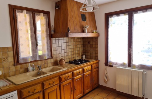 Prayssac House | Inviting Holiday Home with Private Heated Pool & Ocean View