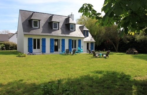 Pleherel-Plage-Vieux-Bourg House | Highly Rated Holiday Home Steps from Beaches and GR34