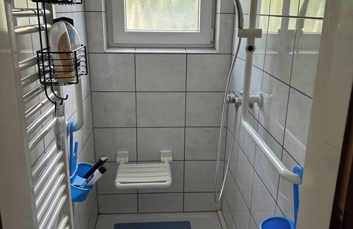 Sesslach Apartment | Charming holiday nest near Seßlach’s city wall in a lively family home