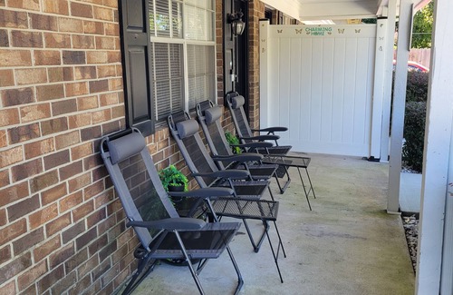 Savannah House | Idyllic Retreat - 15 Mins from Downtown with Hot Tub & Spa