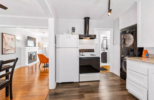 Fort Worth House | Cozy Retreat 3 Minutes from Dickies Arena with Spa & Breakfast