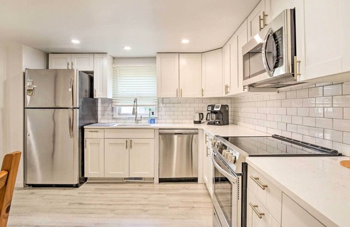 West Haven House | Charming Home ~ 6 Mi to Downtown New Haven!