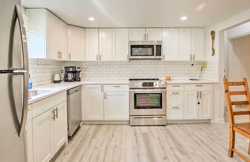 West Haven House | Charming Home ~ 6 Mi to Downtown New Haven!