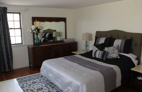 Dennis House | Exceptional Home in Dennis, Cape Cod with Pool & Kitchen