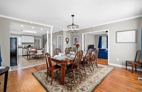 Huntsville House | Charming Home Blissful on Bradley