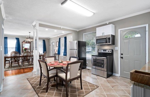 Huntsville House | Charming Home Blissful on Bradley